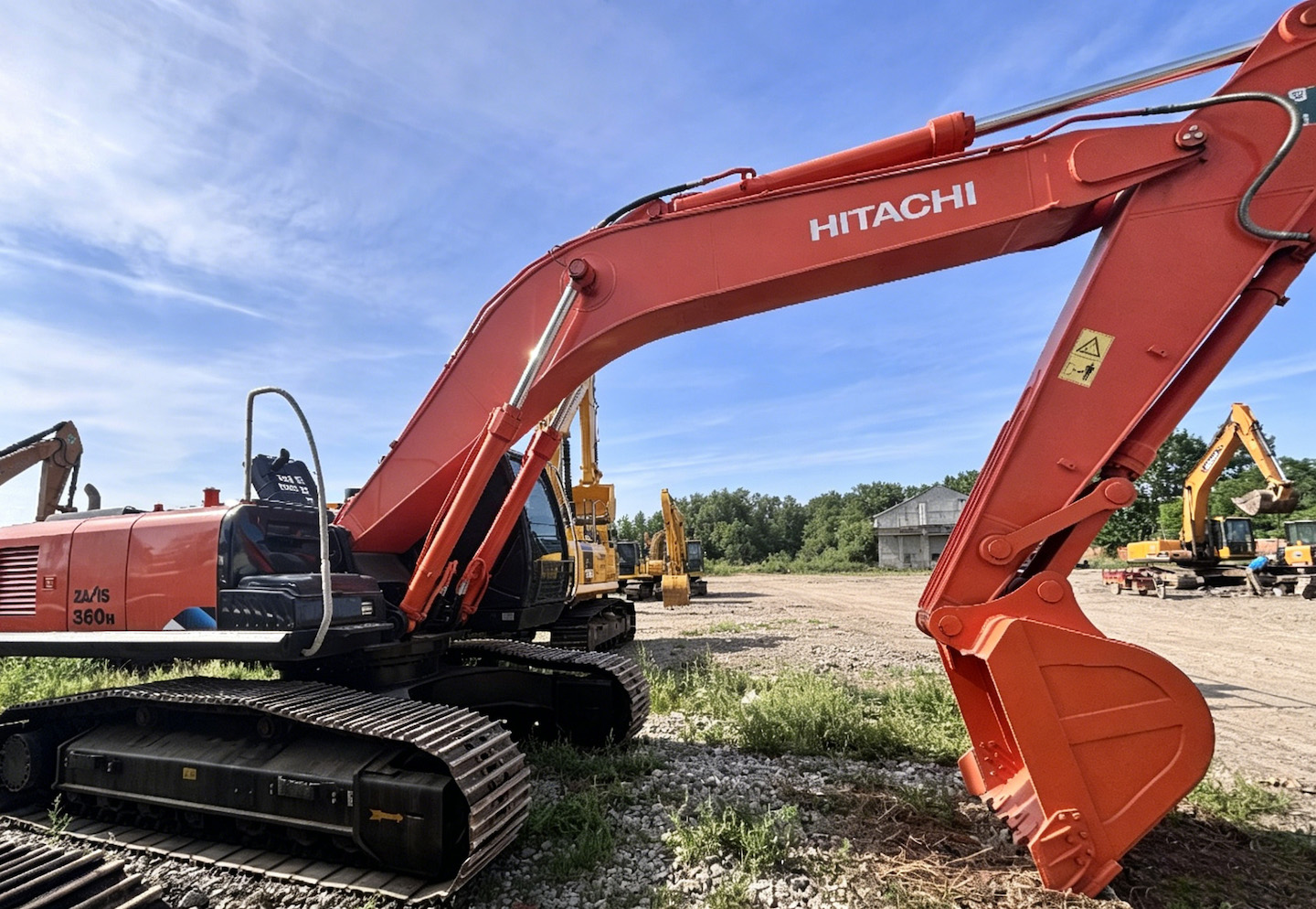 hacchi♡♡ Why the HITACHI ZX360 Remains a Top Choice for Heavy-Duty