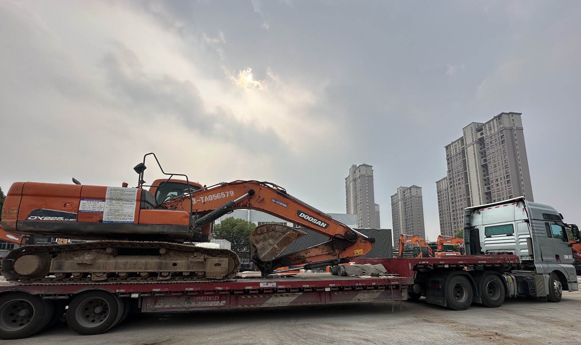 DX225LC